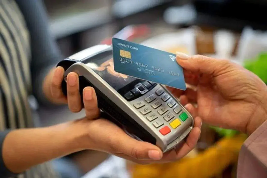 قنبری: دولت برای تامین کالاهای اساسی تلاش کرده اما کافی نیست